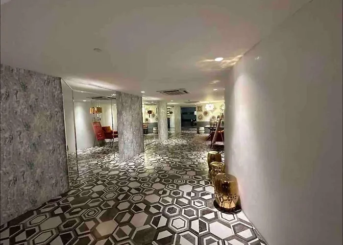 Fast Wifi - Free Pool Access - Netflix - Hot Shower