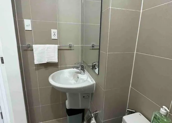 Fast Wifi - Free Pool Access - Netflix - Hot Shower * Manila
