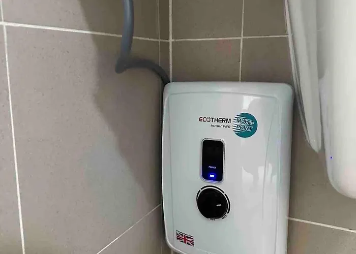 Fast Wifi - Free Pool Access - Netflix - Hot Shower